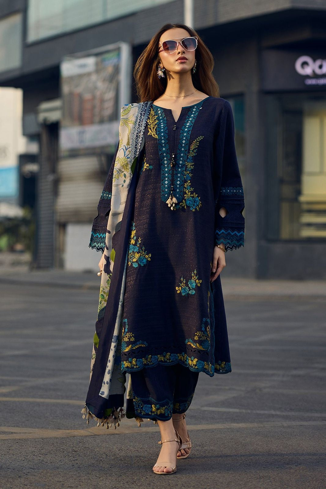 CHARIZMA 3PC LAWN UNSTITCHED EMBROIDERED
Code:4017